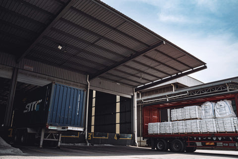 Container destuffing